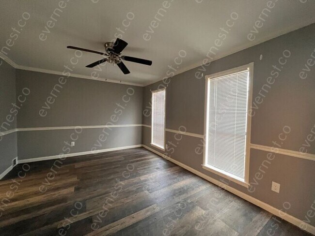 Building Photo - 512 McElroy Rd
