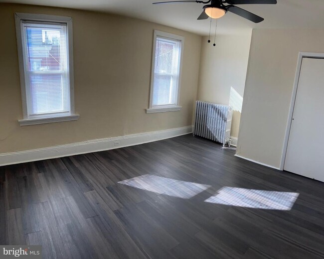 Building Photo - 2215 Catharine St