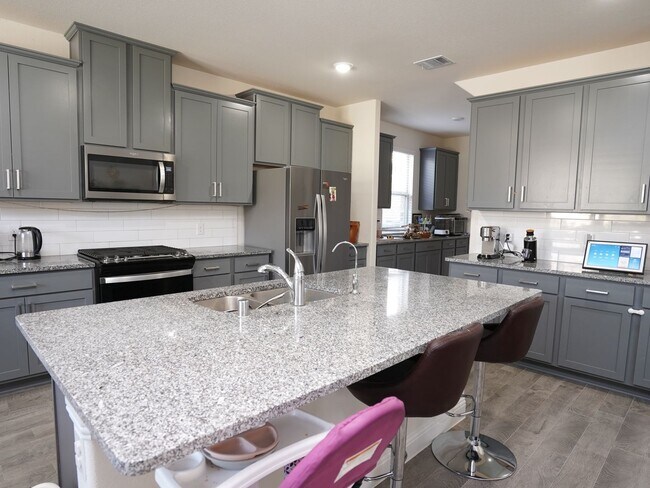Foto del edificio - 4 Bedroom 2.5 Bath Single Family Home in U...