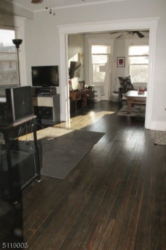 Foto del edificio - 50 Midland Ave