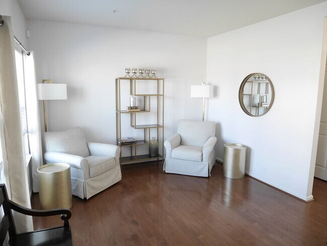 Foto del edificio - Modern 5-Bedroom Home in Easton – Offered Furnished or Unfurnished