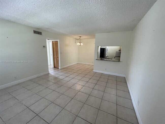 Foto del edificio - 2642 Riverside Dr