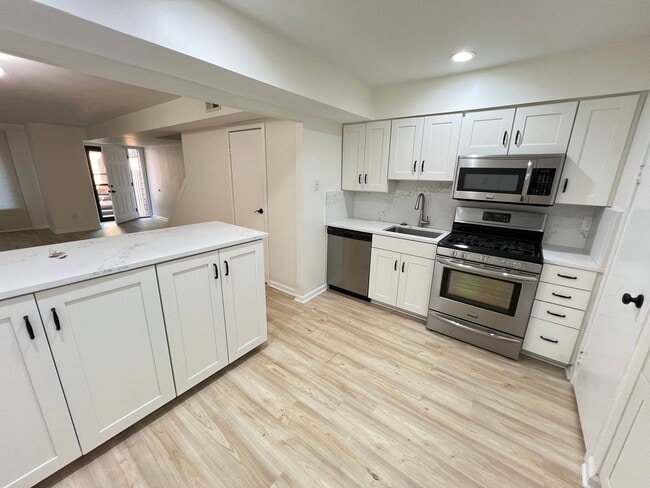 Newly renovated 3-bedroom, 2.5-bath home in Philadelphia’s Art Museum area - Newly renovated 3-bedroom, 2.5-bath home in Philadelphia’s Art Museum area