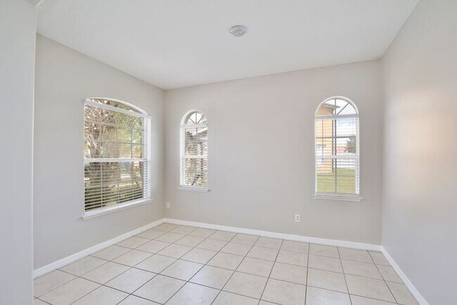 Foto del edificio - Gorgeous 4/2.5 Home with a 2 Car Garage Lo...