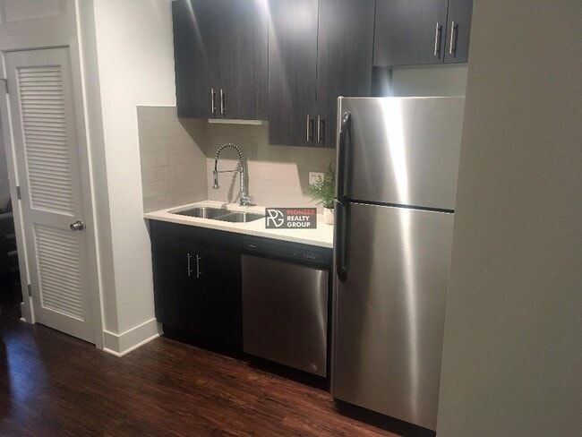 Building Photo - New construction South Loop, laundry in unit
