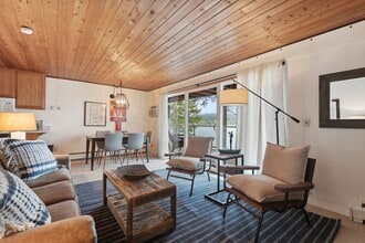 Building Photo - 300 Bay Point Dr