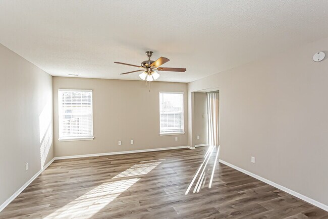 Foto del edificio - 6539 Townsend Way