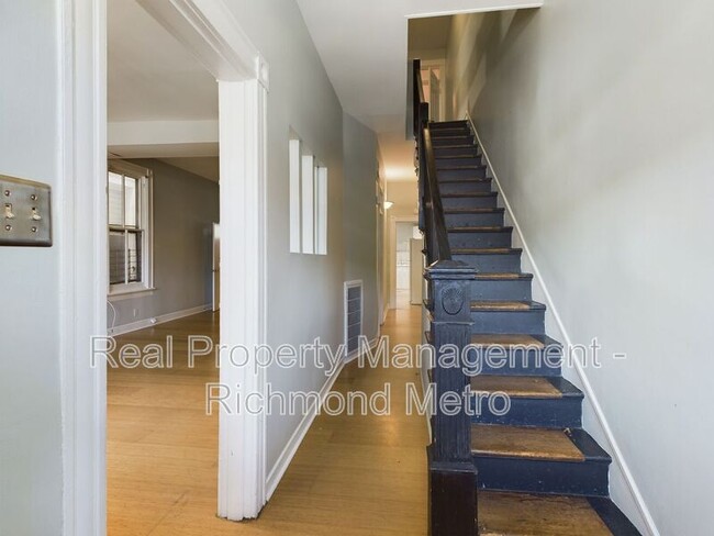 Building Photo - 14 S Robinson St