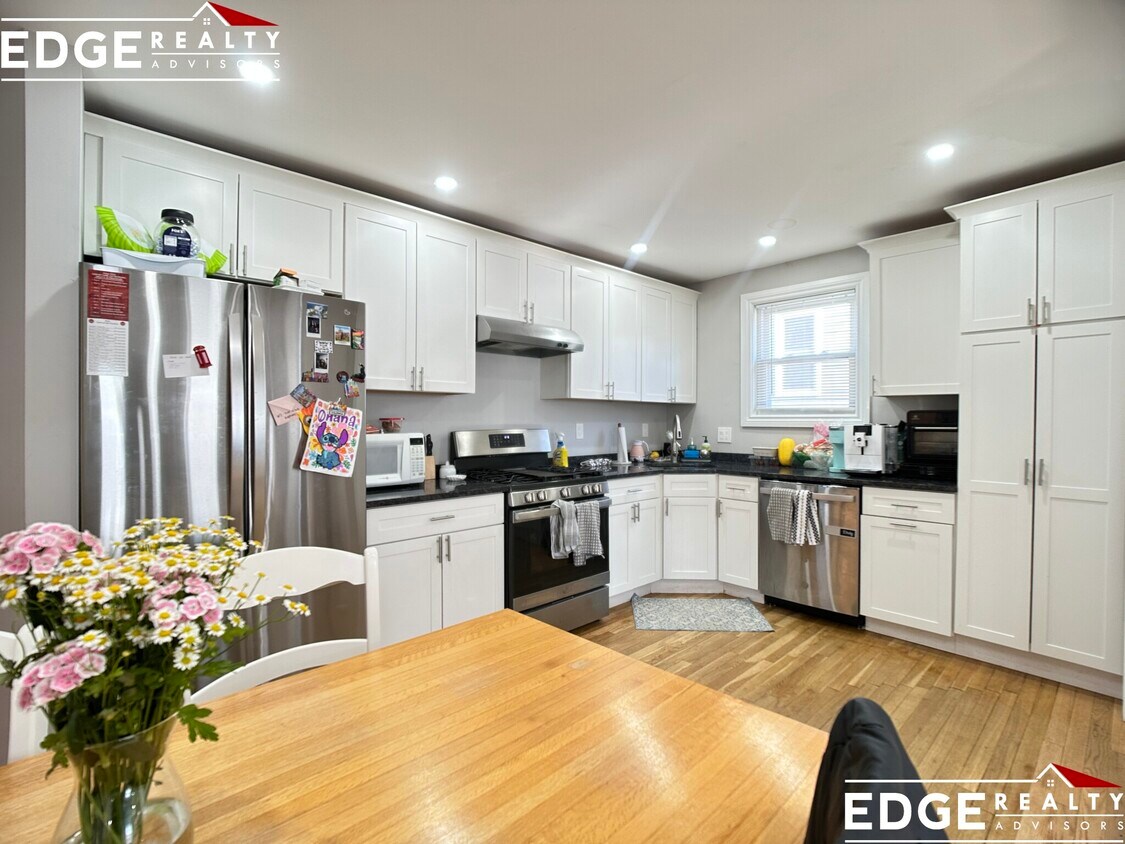 Foto principal - 14 Glenmont Rd