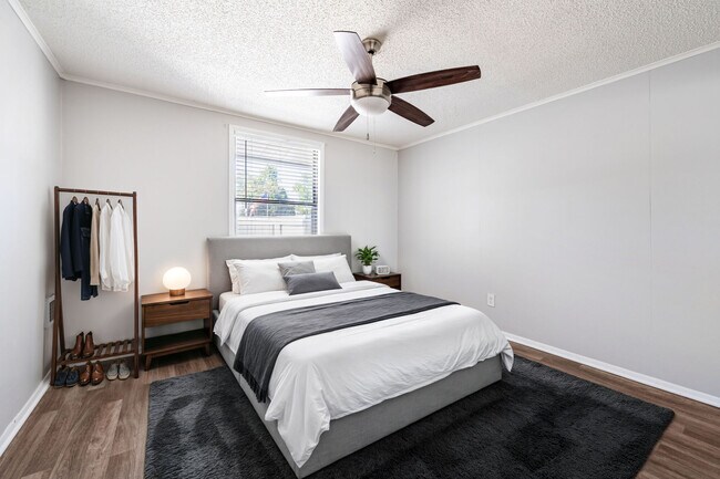 Foto del edificio - Canyon and Knox Landing Apartments