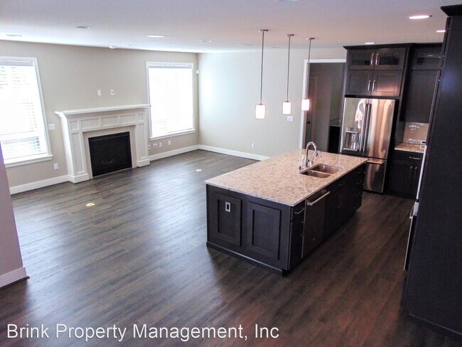 Foto del edificio - 4 br, 3 bath House - 14 175th Place SW
