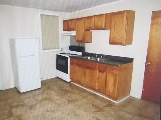 Building Photo - 426 Genet St