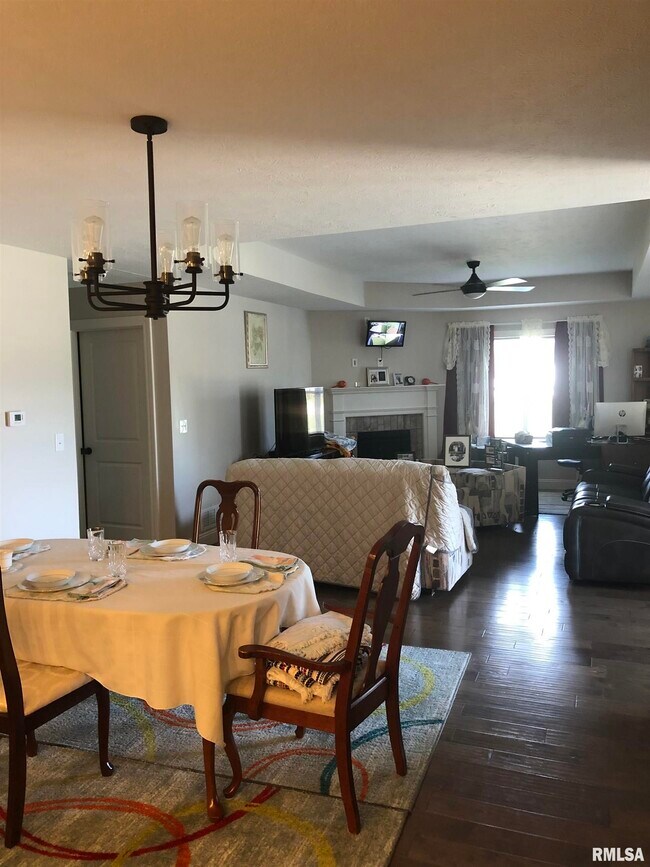 Foto del edificio - 600 Burberry Ln