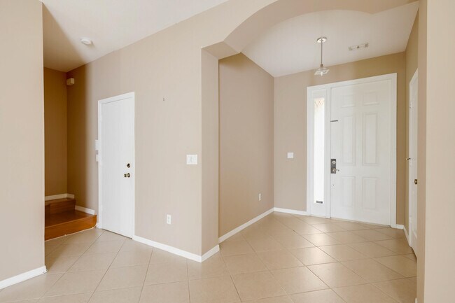 Building Photo - 307 Seminole Palms Dr
