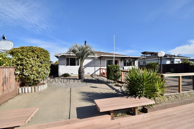 Building Photo - Rare Lagoon Front Property in Corte Madera...