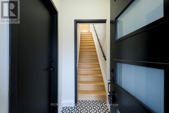 Photo du bâtiment - 6 Luttrell Ave