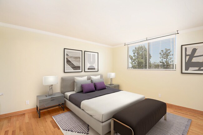 Building Photo - 100 S Doheny Dr