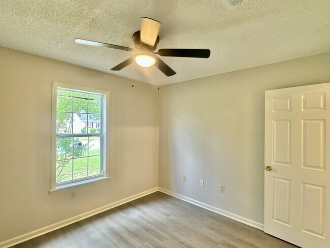 Foto del edificio - 334 Sawgrass Dr