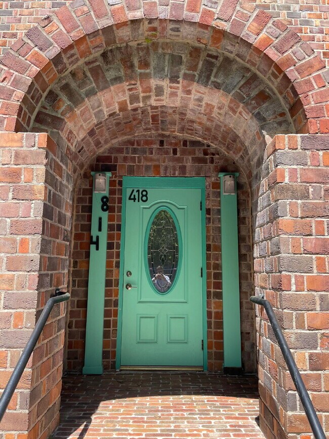 Foto del edificio - Recently remodeled 2/1 in Midtown!