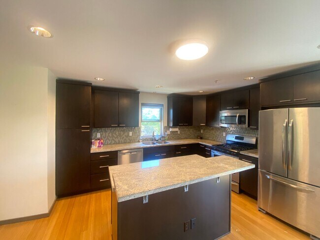 Foto del edificio - Great private townhome for rent