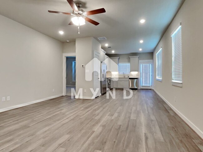 Building Photo - 886 Casina Cir