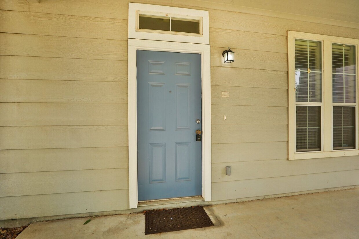 Foto principal - Adorable 2-story 3 Bedroom 2.5 Bath in Cyp...