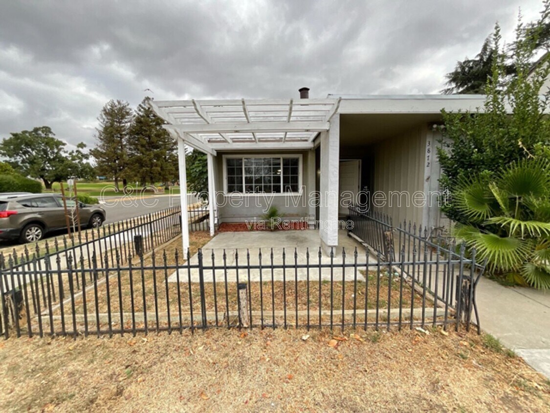 Foto principal - 3872 Tiverton Dr