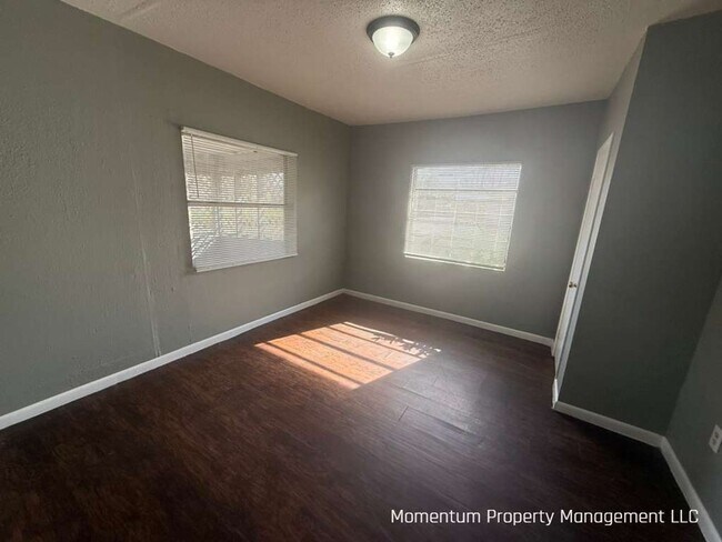 Building Photo - Beautiful Remodeled 4/1 Single Family Home in Lakeland- AVAILABLE FOR IMMEDIATE MOVE IN!!