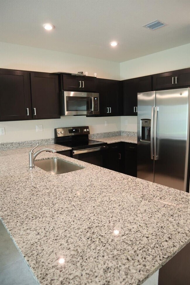 Foto del edificio - 1040 NW 5th Terrace