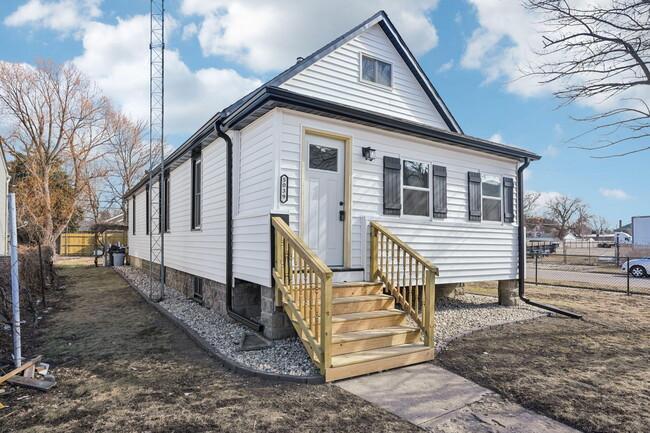 Building Photo - 5039 26th Ave