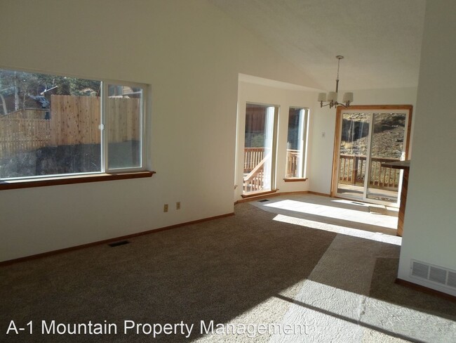Building Photo - 4 br, 1.5 bath House - 619 N. Pine Dr.