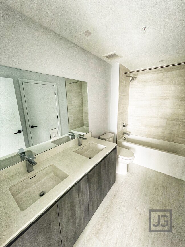 Baño - 57 NW 14th Ave