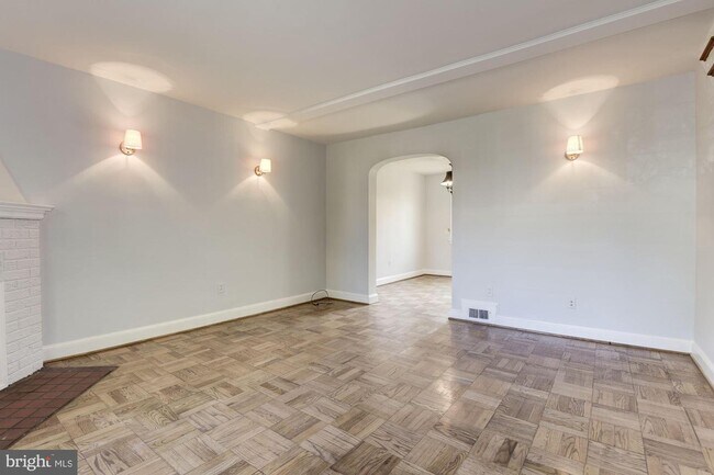 Building Photo - 816 Devon Pl