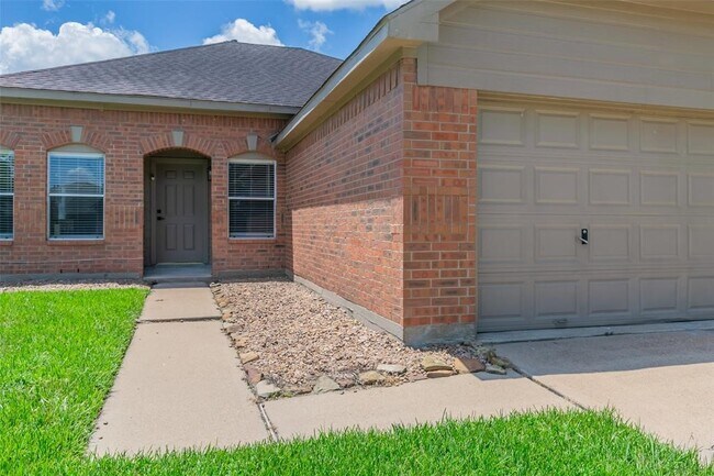 Foto del edificio - 16711 Hollow Ridge Dr