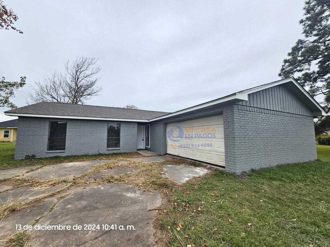 Primary Photo - BEAUTIFUL HOME IN LIVINGSTON. MOVE IN READY!.