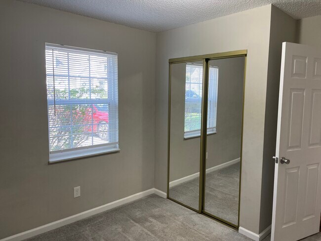 Building Photo - 1046 Blinken St