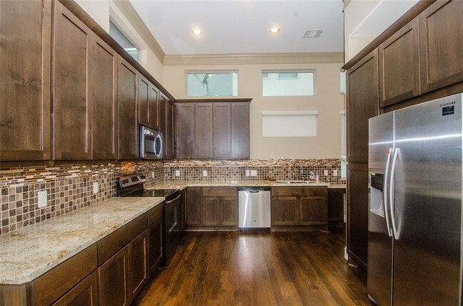 Foto del edificio - 2311 Camden Dr