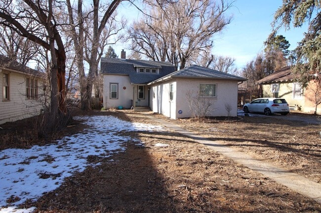 Building Photo - Adorable 3bdrm Downtown Bungalow