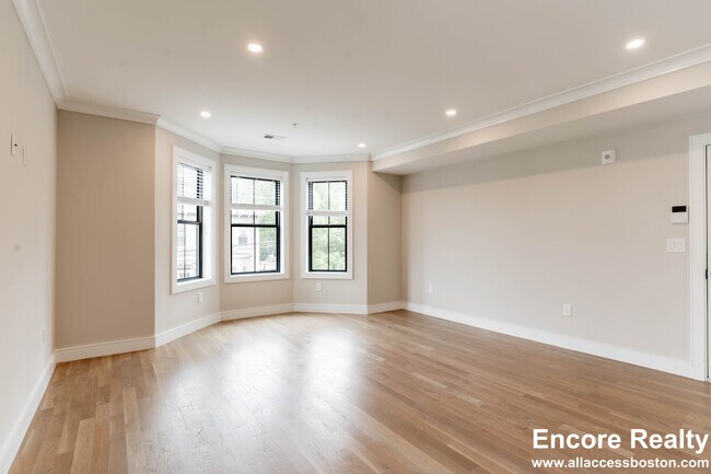 Building Photo - 285 Lamartine St