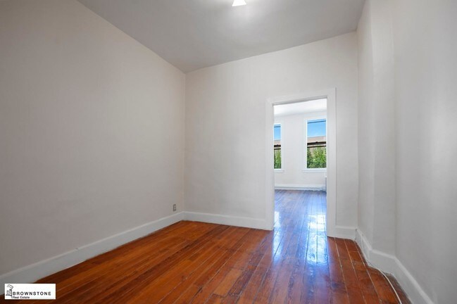 Building Photo - 328 19th Street