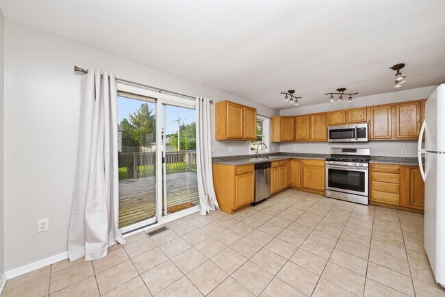 Building Photo - 3015 Jo Ann Dr