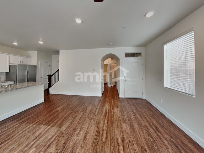 Building Photo - 341 Seville Ave