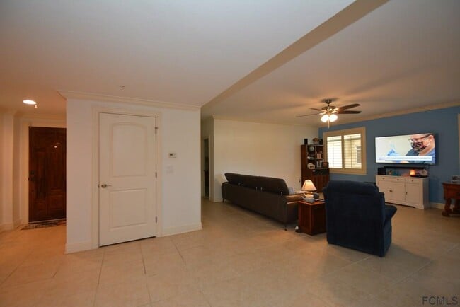 Building Photo - 106 Club House Dr