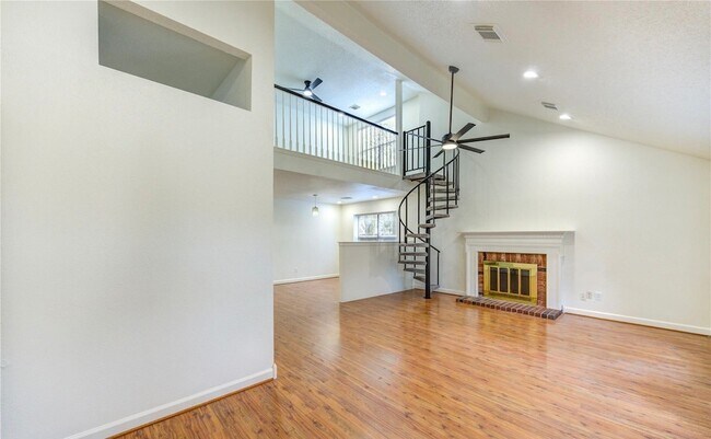 Building Photo - 16830 Scenic Gardens Dr