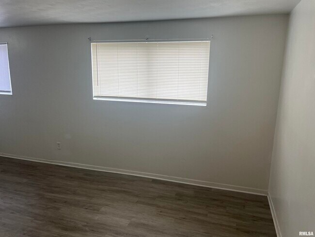 Foto del edificio - 227 W Elm St