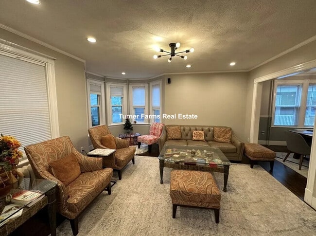 Building Photo - 132 George St