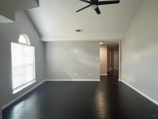 Building Photo - 226 Golden Eagle Dr