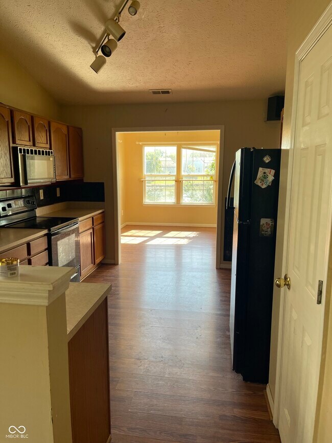 Foto del edificio - 3403 Montgomery Dr