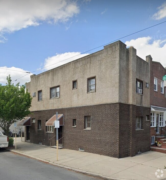 Building Photo - 2848 S 11th St
