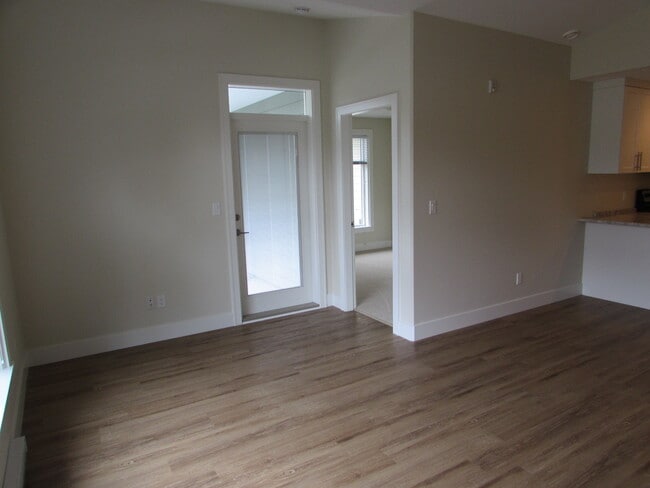 Building Photo - 4960 Songbird Pl